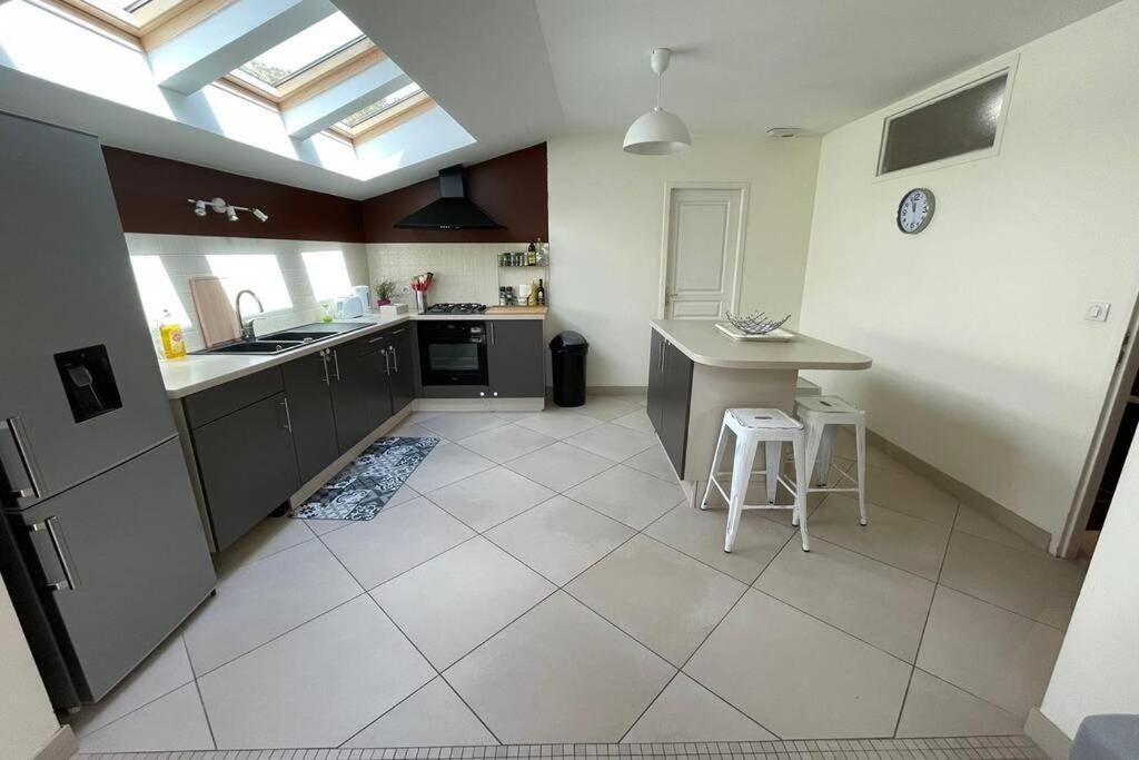 Superbe Appartement Avec 2 Chambres - 9 Personnes - Parking Prive Tournon-sur-Rhone Dış mekan fotoğraf