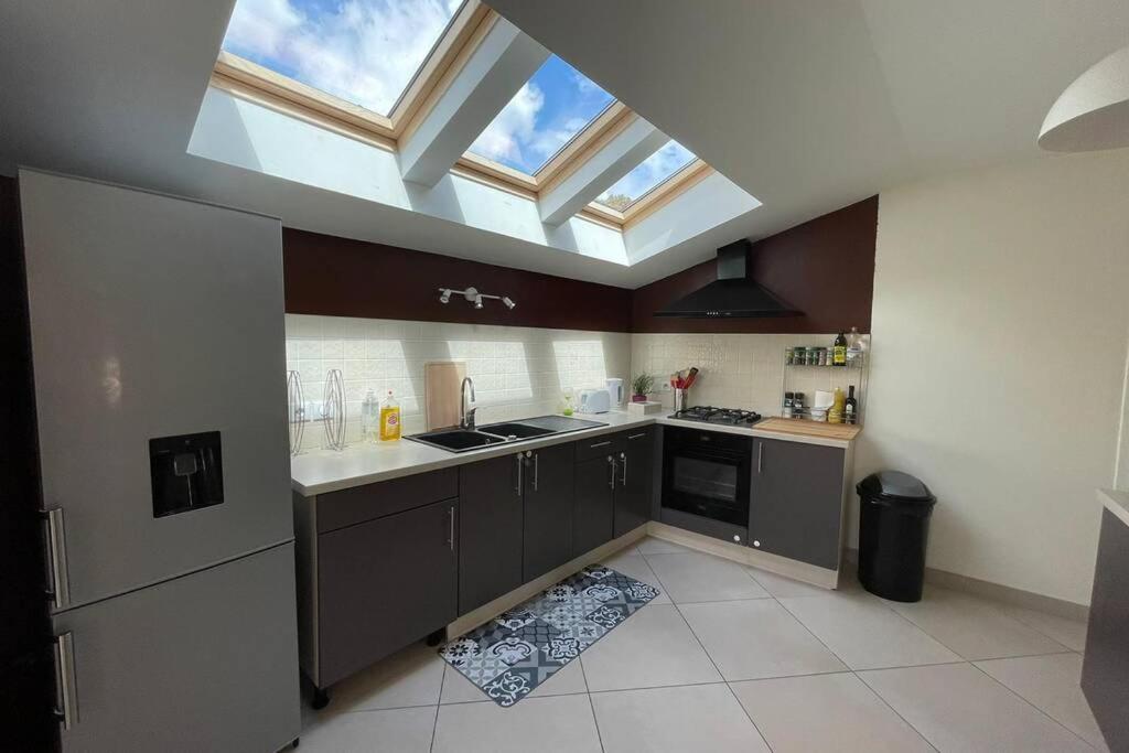 Superbe Appartement Avec 2 Chambres - 9 Personnes - Parking Prive Tournon-sur-Rhone Dış mekan fotoğraf